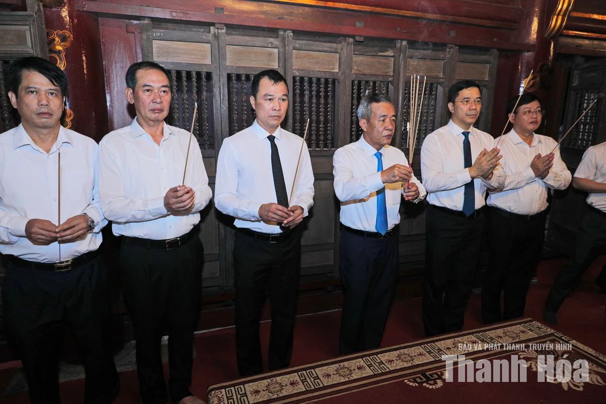 Thường trực Tỉnh ủy dâng hương tại Di tích lịch sử Quốc gia Thái miếu Nhà Hậu Lê