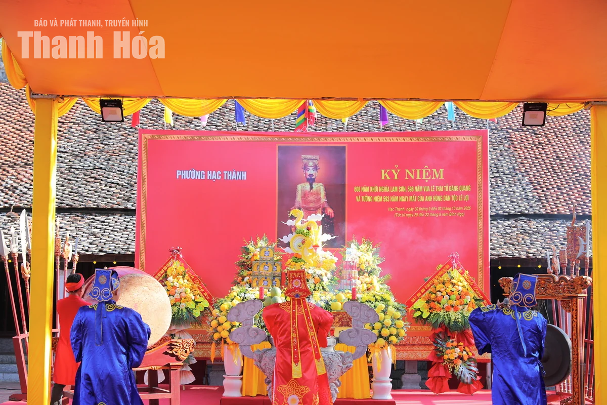 Thường trực Tỉnh ủy dâng hương tại Di tích lịch sử Quốc gia Thái miếu Nhà Hậu Lê