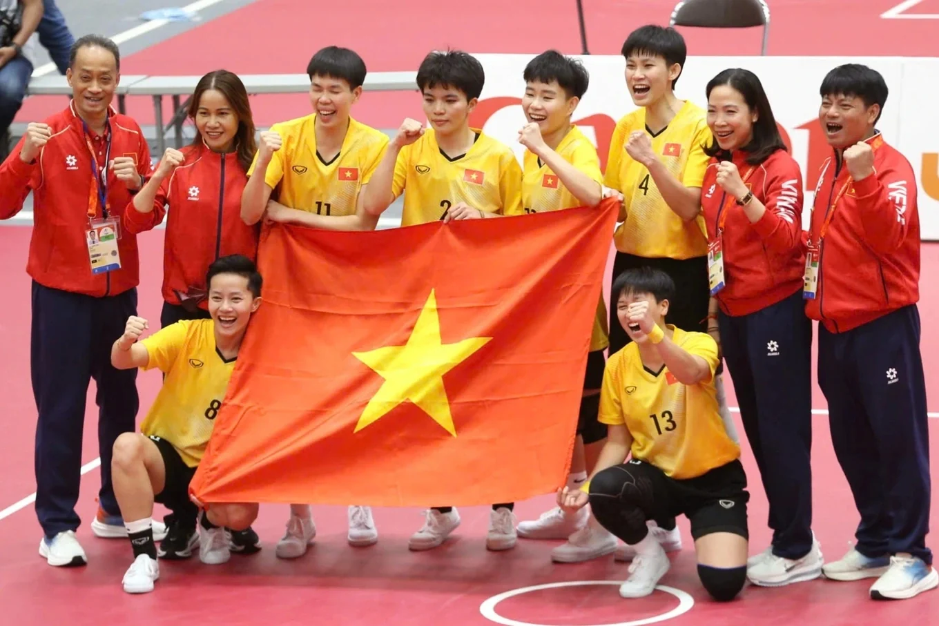 Malaysia tổn thất lực lượng nghiêm trọng trước trận gặp tuyển Việt Nam; Lewandowski phá kỷ lục của Ronaldo