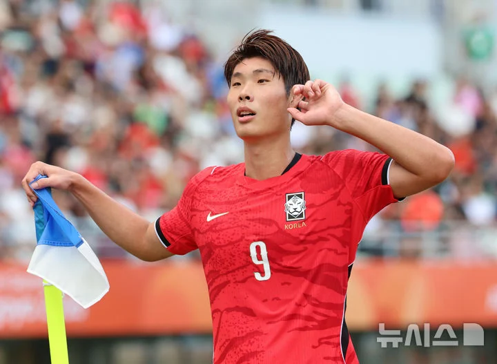Cristiano Ronaldo bất ngờ rời đội tuyển Bồ Đào Nha; Tuyển thủ Việt Nam sớm chia tay FIFA ASEAN Cup 2026 vì lý do gia đình