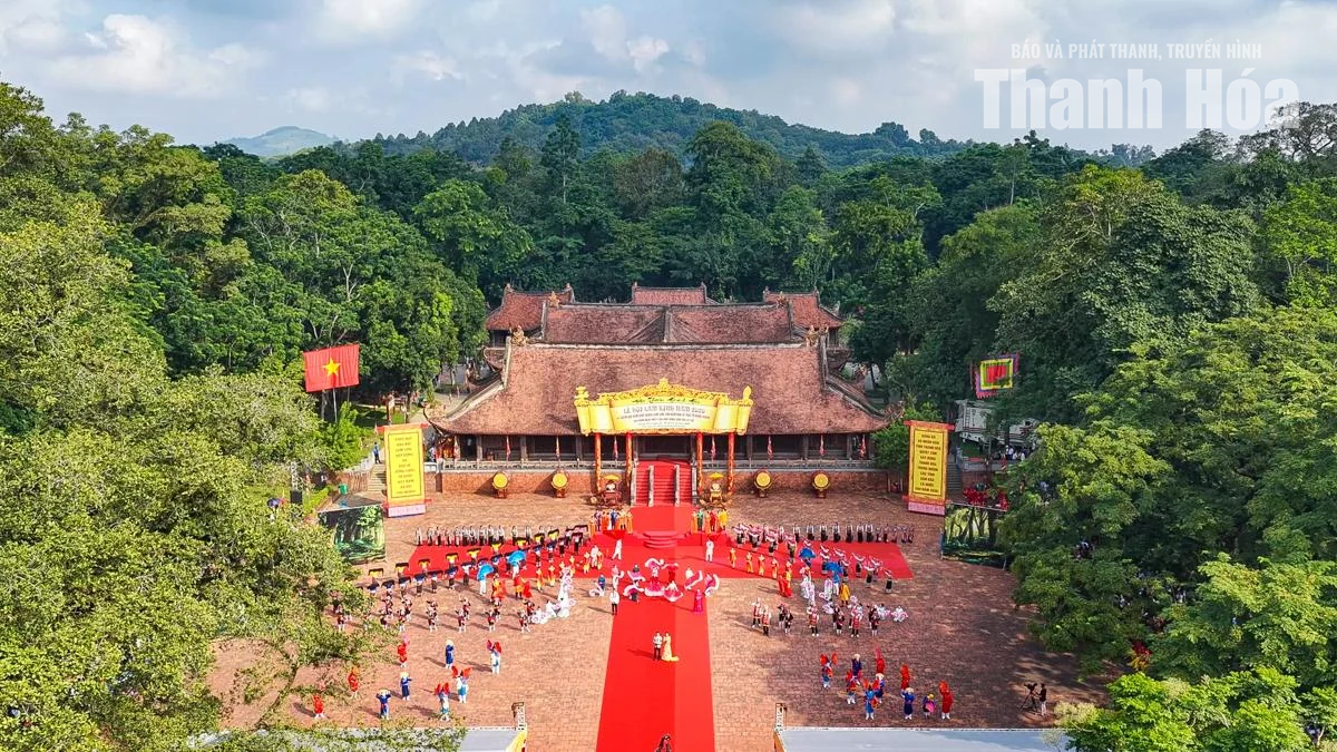 Sắc màu văn hóa dân gian giữa Lam Kinh trong ngày hội