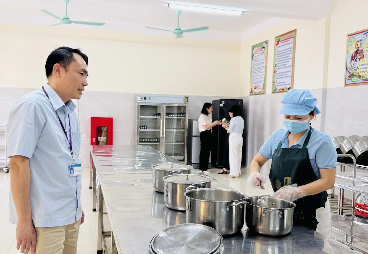 Kiểm tra an toàn thực phẩm tại các bếp ăn tập thể trường học