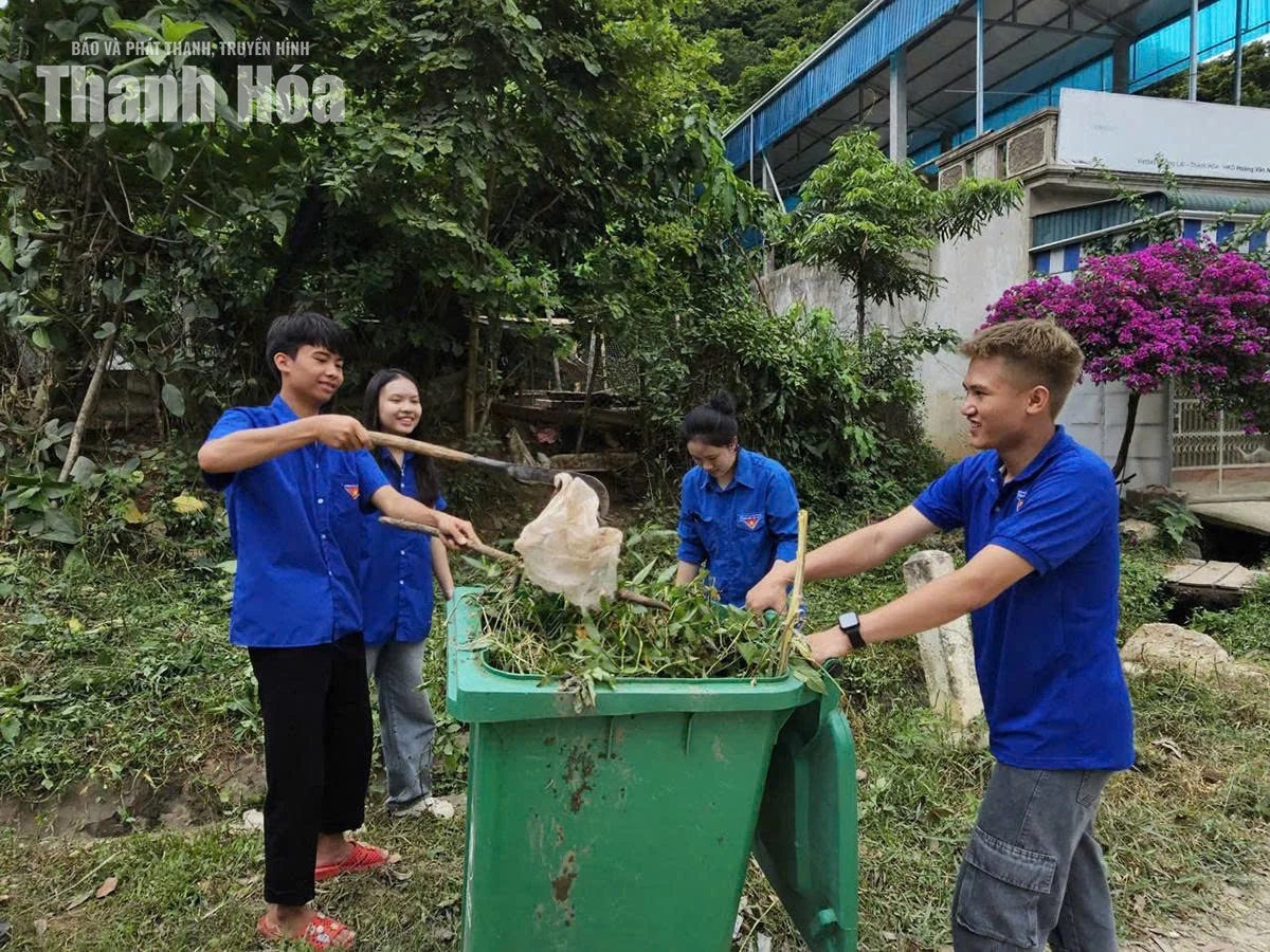 Gỡ khó thu gom rác ở xã miền núi