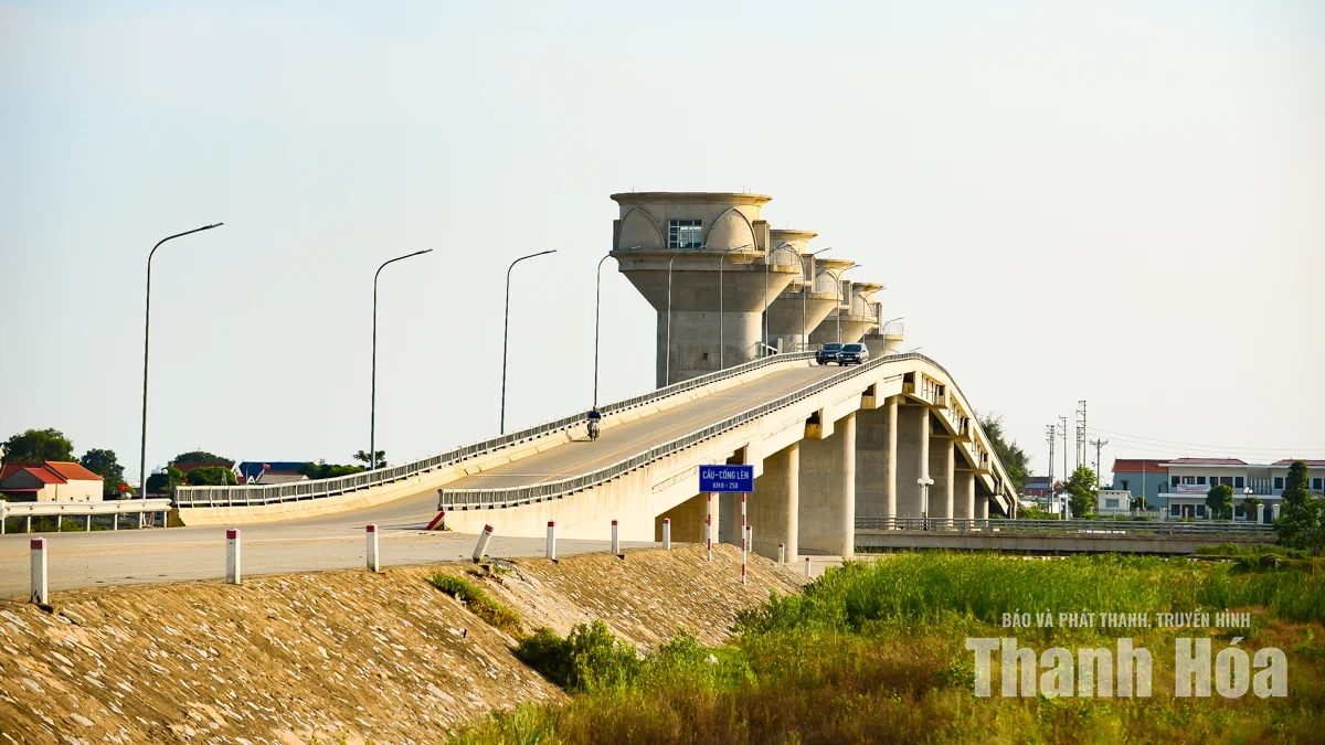 Toàn cảnh cầu cống ngăn mặn lớn nhất Thanh Hóa