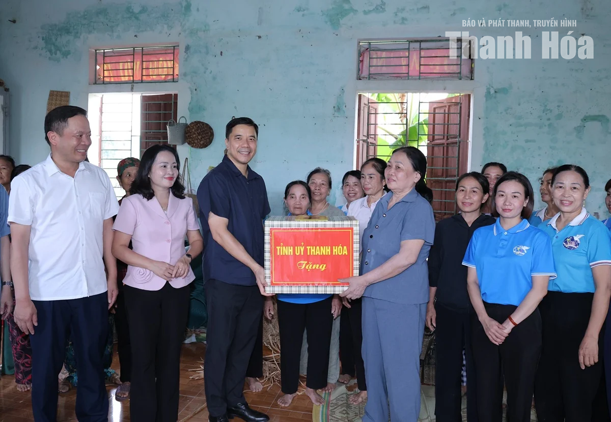 Phó Bí thư Thường trực Tỉnh ủy Nguyễn Hồng Phong thăm, động viên doanh nghiệp nhân Ngày Doanh nhân Việt Nam và Ngày Phụ nữ Việt Nam