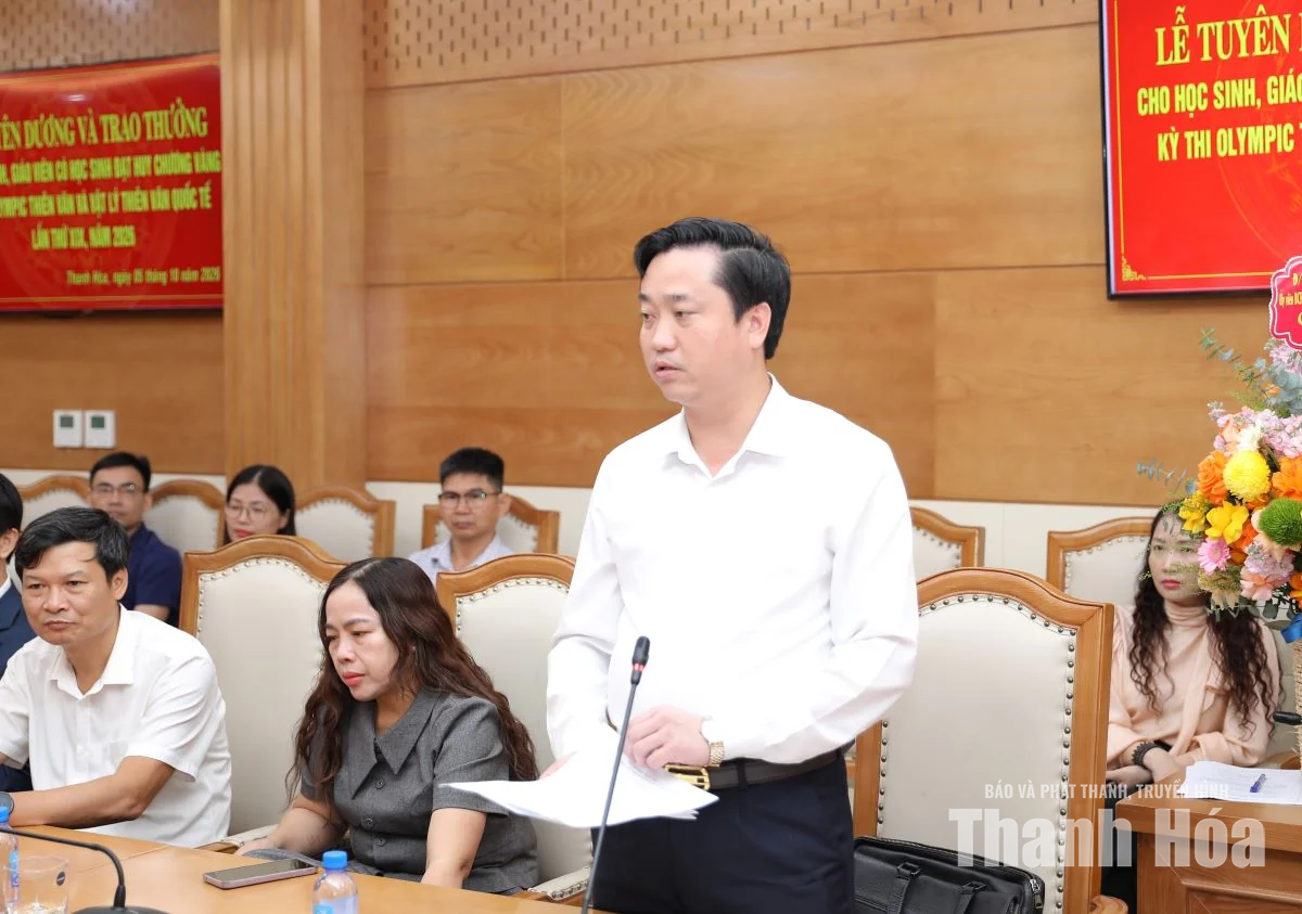 Trao thưởng cho học sinh đoạt Huy chương Vàng Olympic Thiên văn và Vật lý thiên văn quốc tế