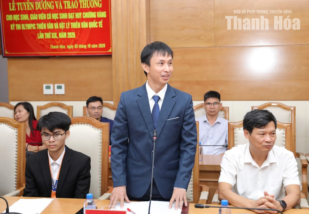 Trao thưởng cho học sinh đoạt Huy chương Vàng Olympic Thiên văn và Vật lý thiên văn quốc tế