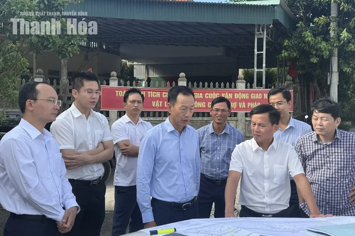 Phó Chủ tịch UBND tỉnh Lê Quang Hùng kiểm tra tiến độ thực hiện và giải ngân vốn đầu tư công các chương trình MTQG
