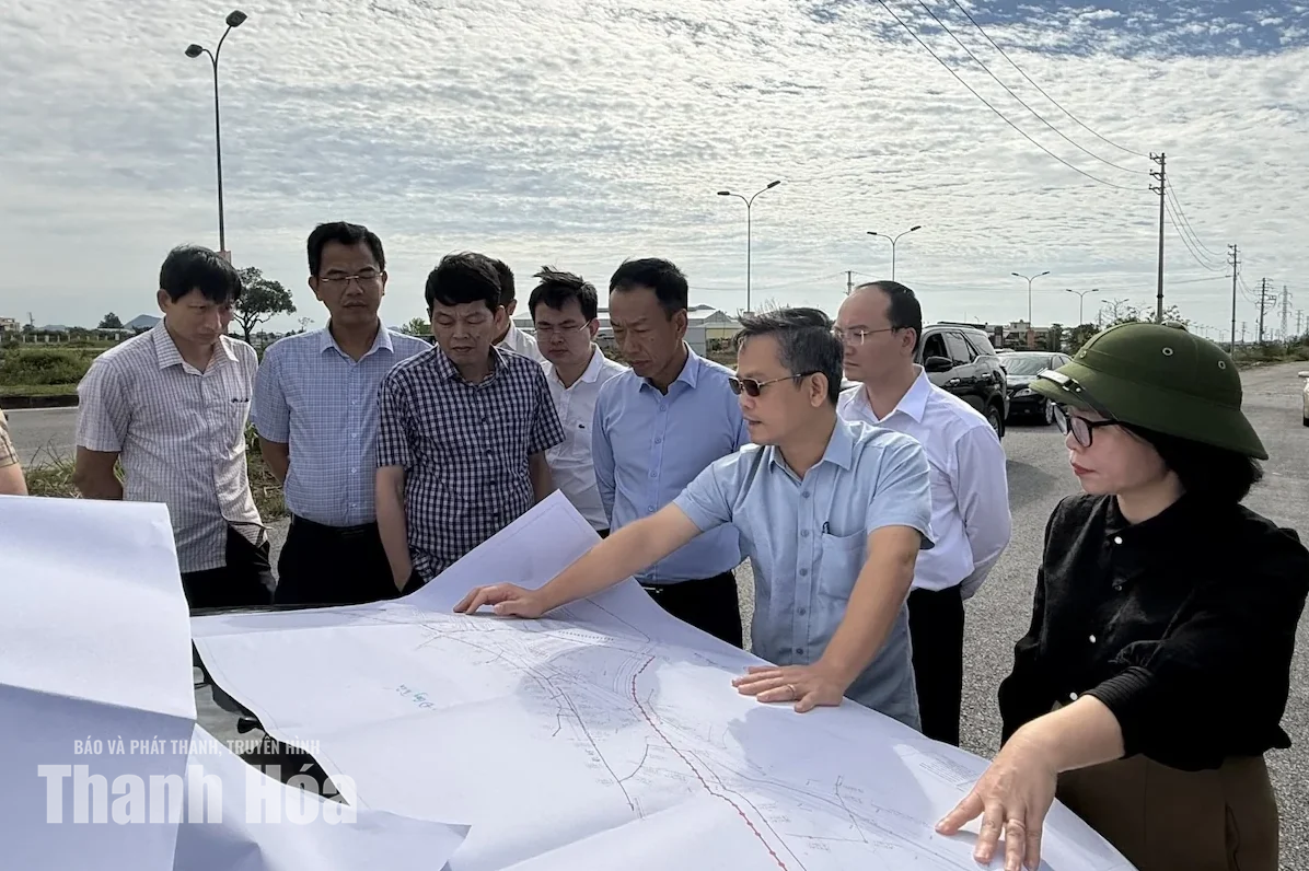 Phó Chủ tịch UBND tỉnh Lê Quang Hùng kiểm tra tiến độ thực hiện và giải ngân vốn đầu tư công các chương trình MTQG