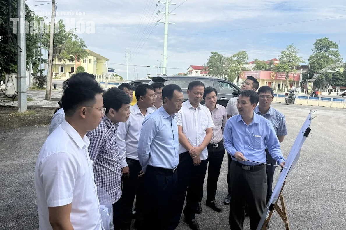 Phó Chủ tịch UBND tỉnh Lê Quang Hùng kiểm tra tiến độ thực hiện và giải ngân vốn đầu tư công các chương trình MTQG