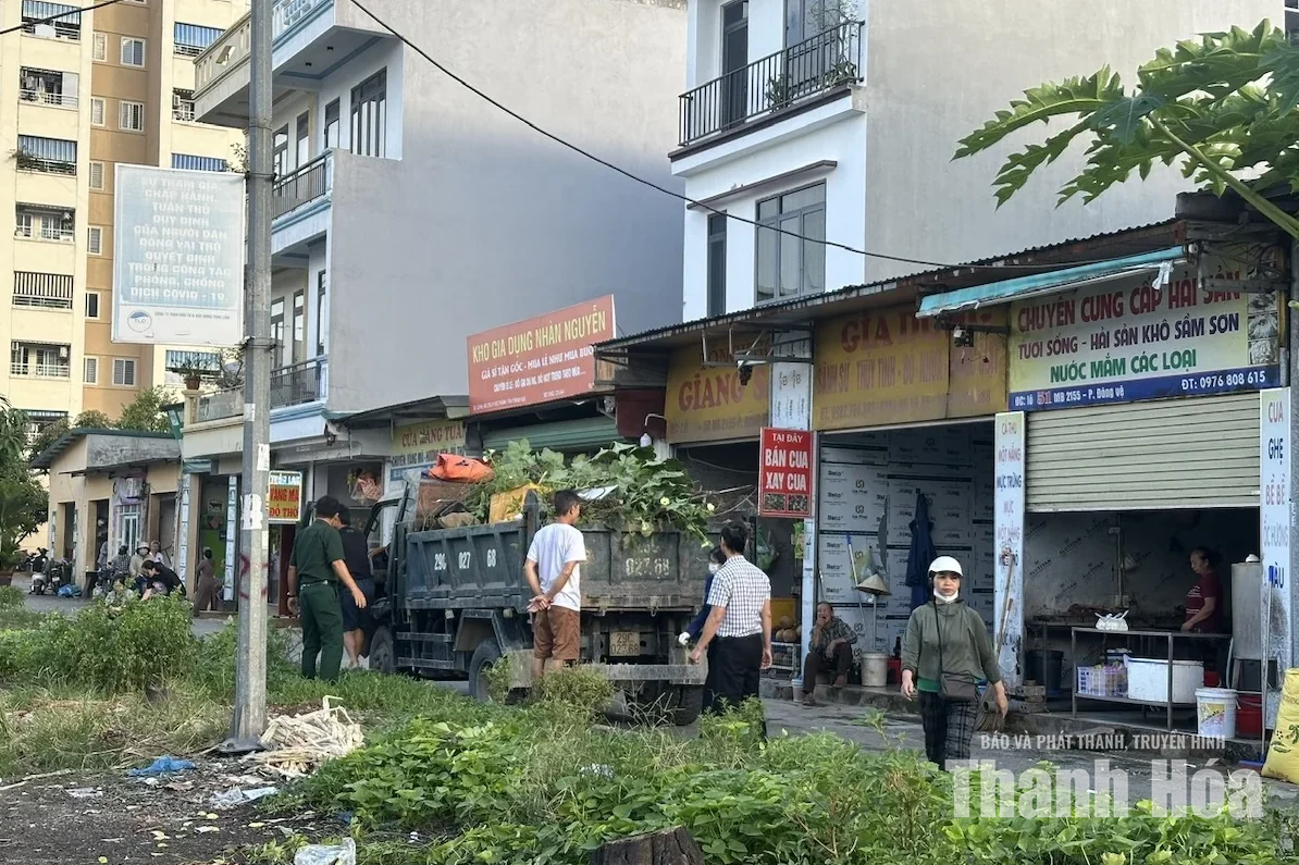 Phường Hạc Thành giải tỏa 7 chợ cóc, chợ tự phát