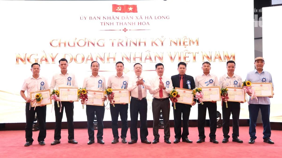 Gặp mặt, tôn vinh doanh nghiệp, doanh nhân tiêu biểu