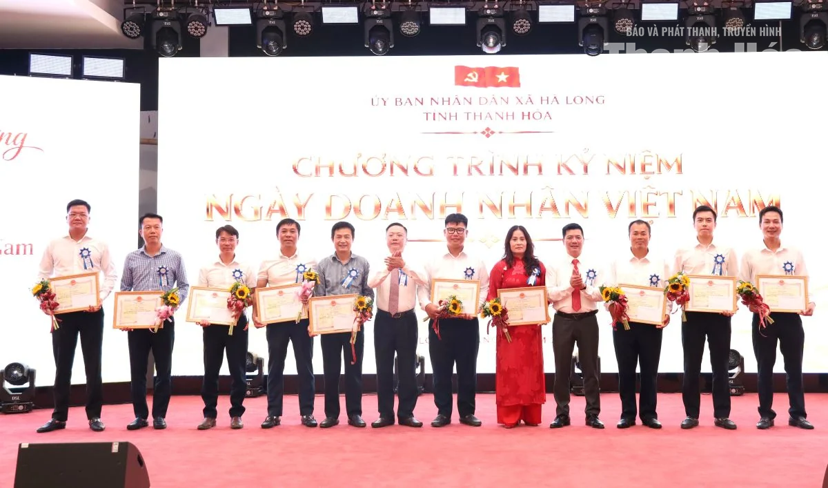 Gặp mặt, tôn vinh doanh nghiệp, doanh nhân tiêu biểu