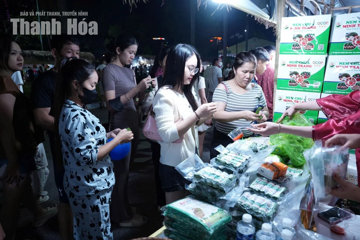 Phường Đông Quang livestream quảng bá sản phẩm OCOP