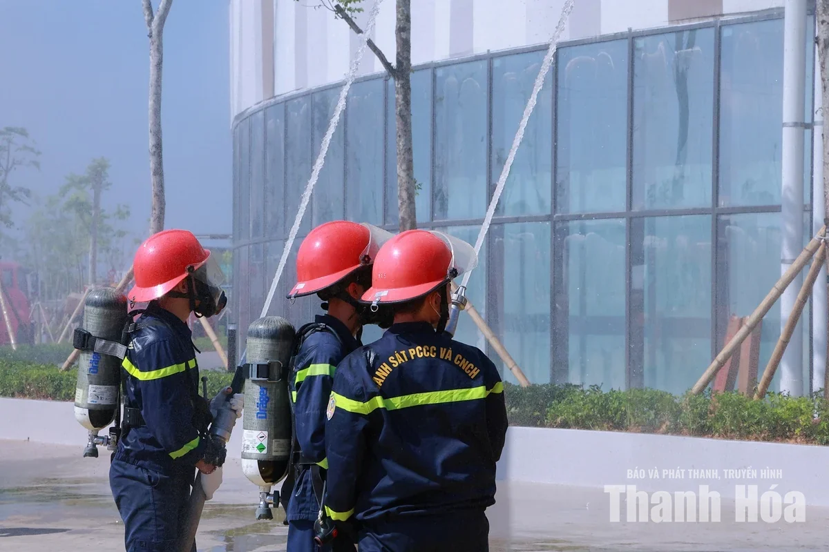 Chủ tịch UBND tỉnh yêu cầu tăng cường các biện pháp phòng ngừa, ngăn chặn cháy lớn, xử lý nghiêm các vi phạm
