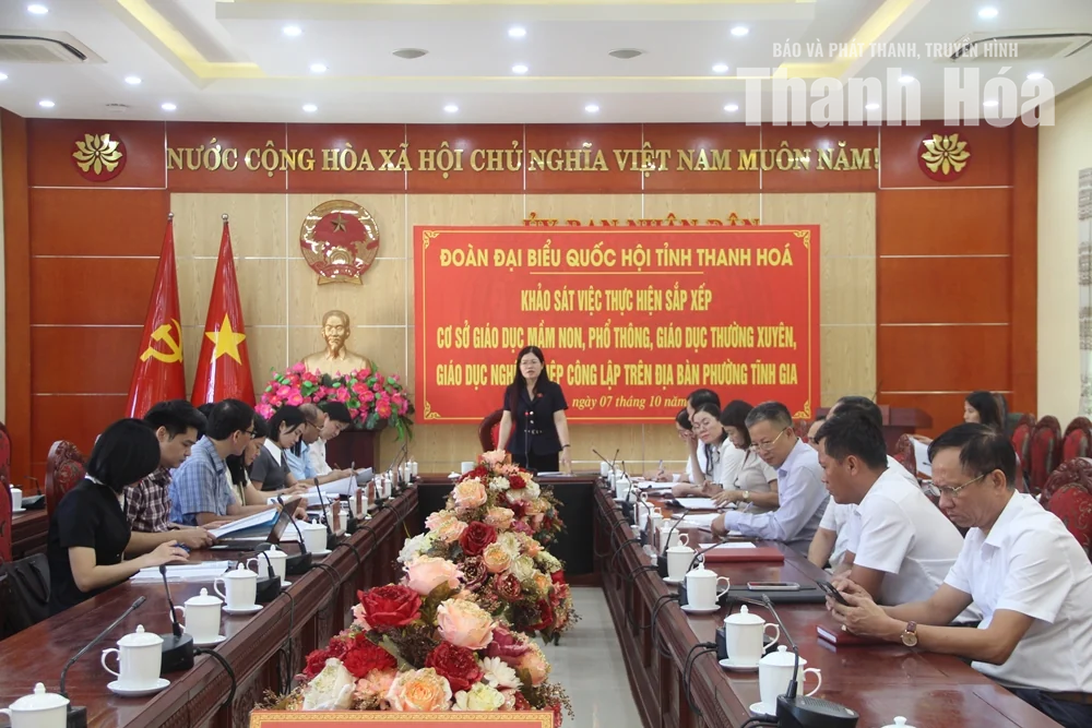 Đại biểu Quốc hội khảo sát việc sắp xếp các cơ sở giáo dục công lập tại phường Tĩnh Gia