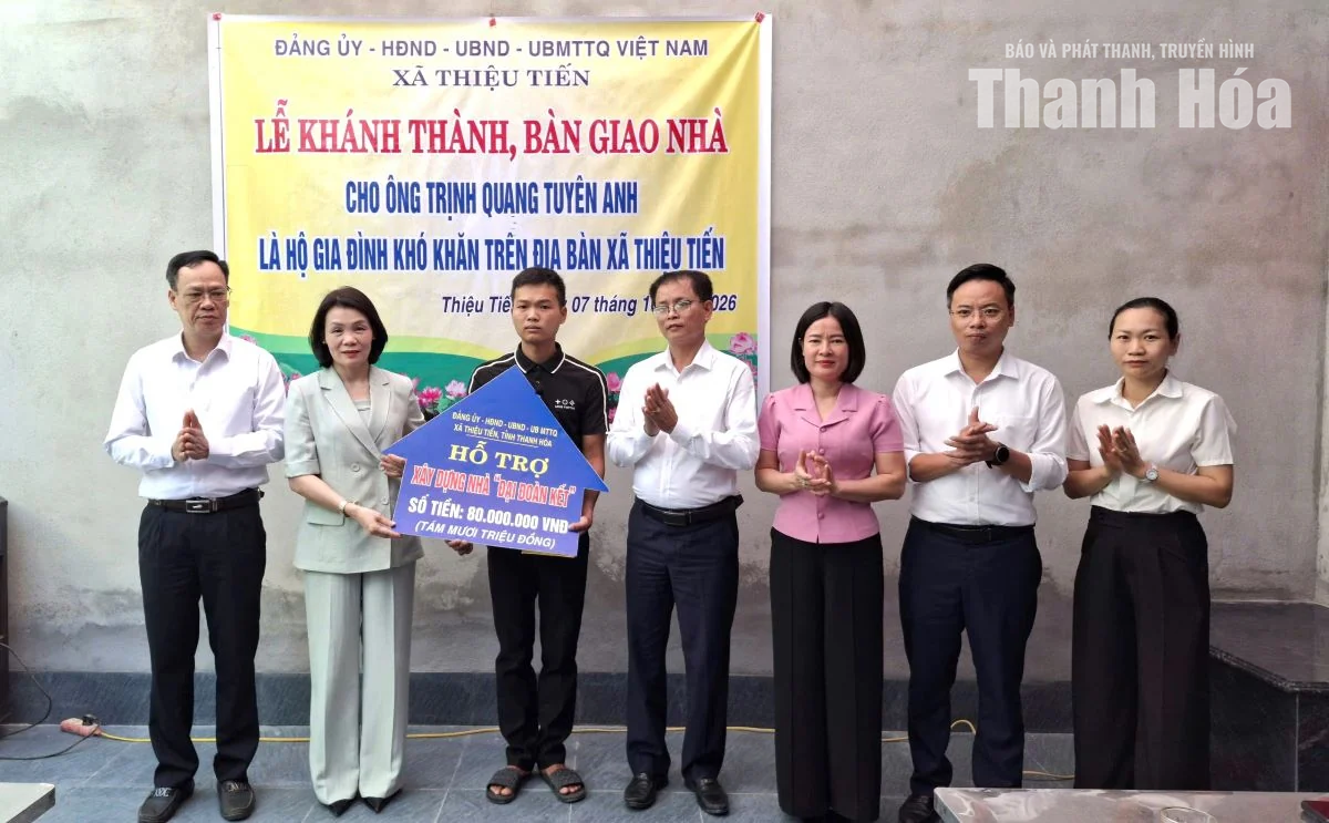 Bàn giao nhà Đại đoàn kết cho hộ nghèo tại xã Thiệu Tiến