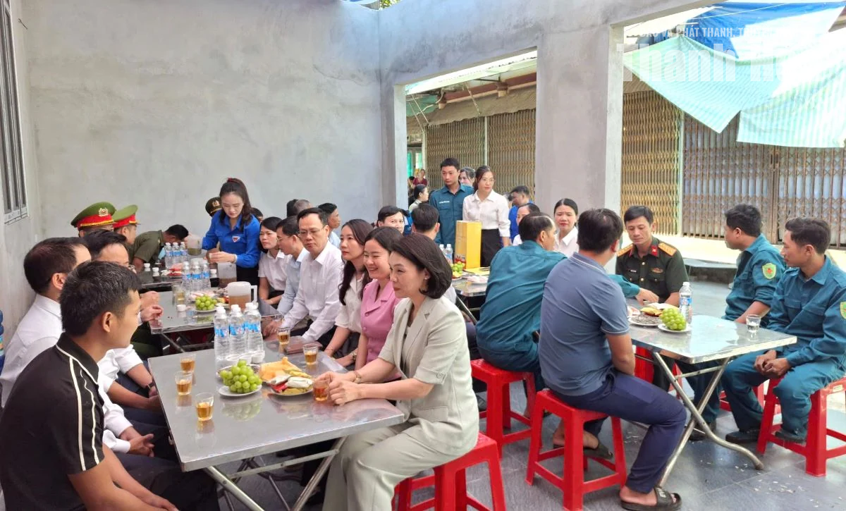 Bàn giao nhà Đại đoàn kết cho hộ nghèo tại xã Thiệu Tiến
