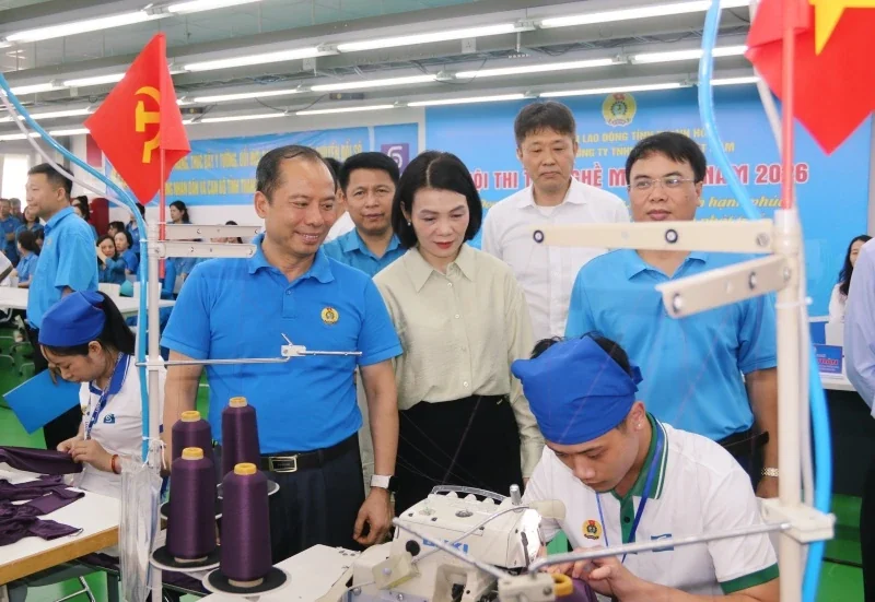 Công đoàn Thanh Hóa tiên phong phát huy vai trò nòng cốt tạo nguồn cho Đảng trong doanh nghiệp