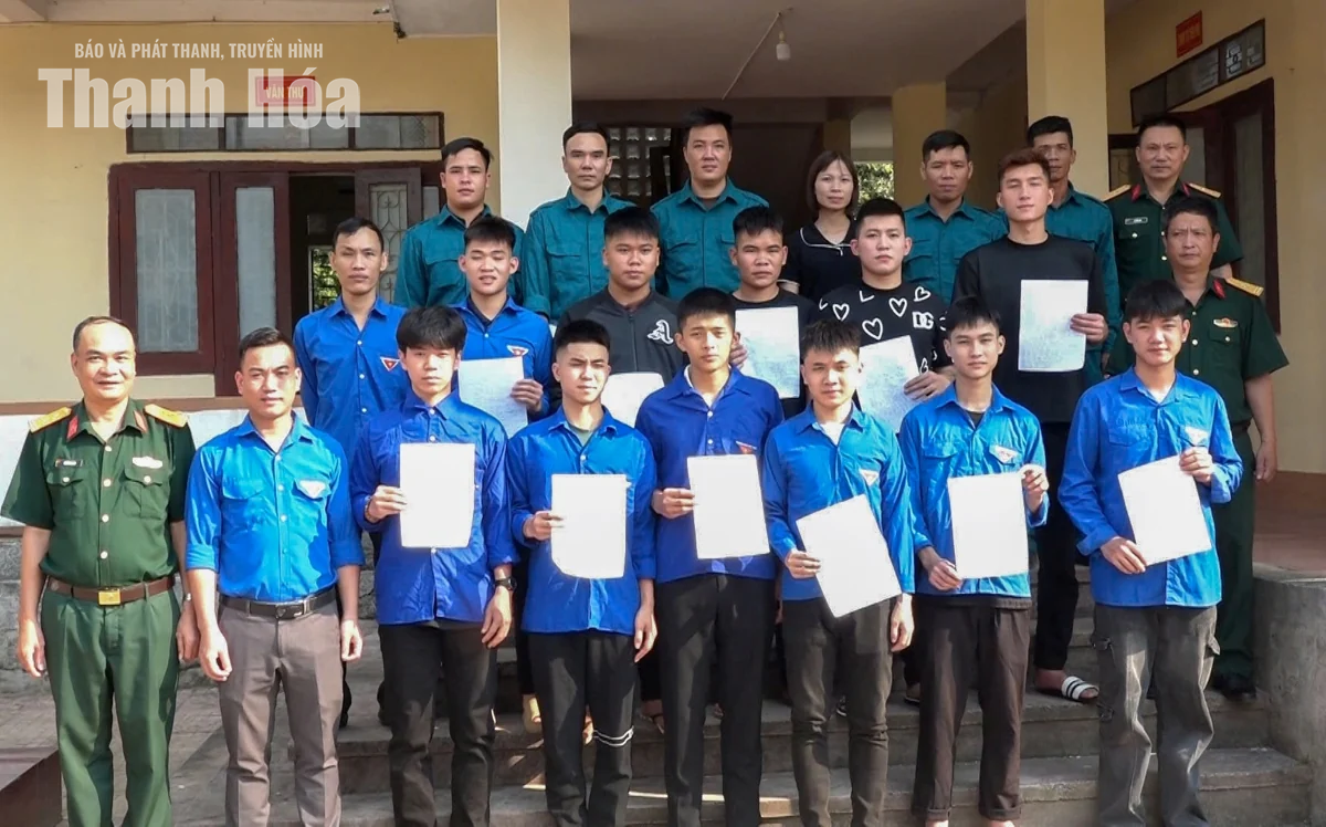 20 thanh niên xã Kim Tân viết đơn tình nguyện nhập ngũ