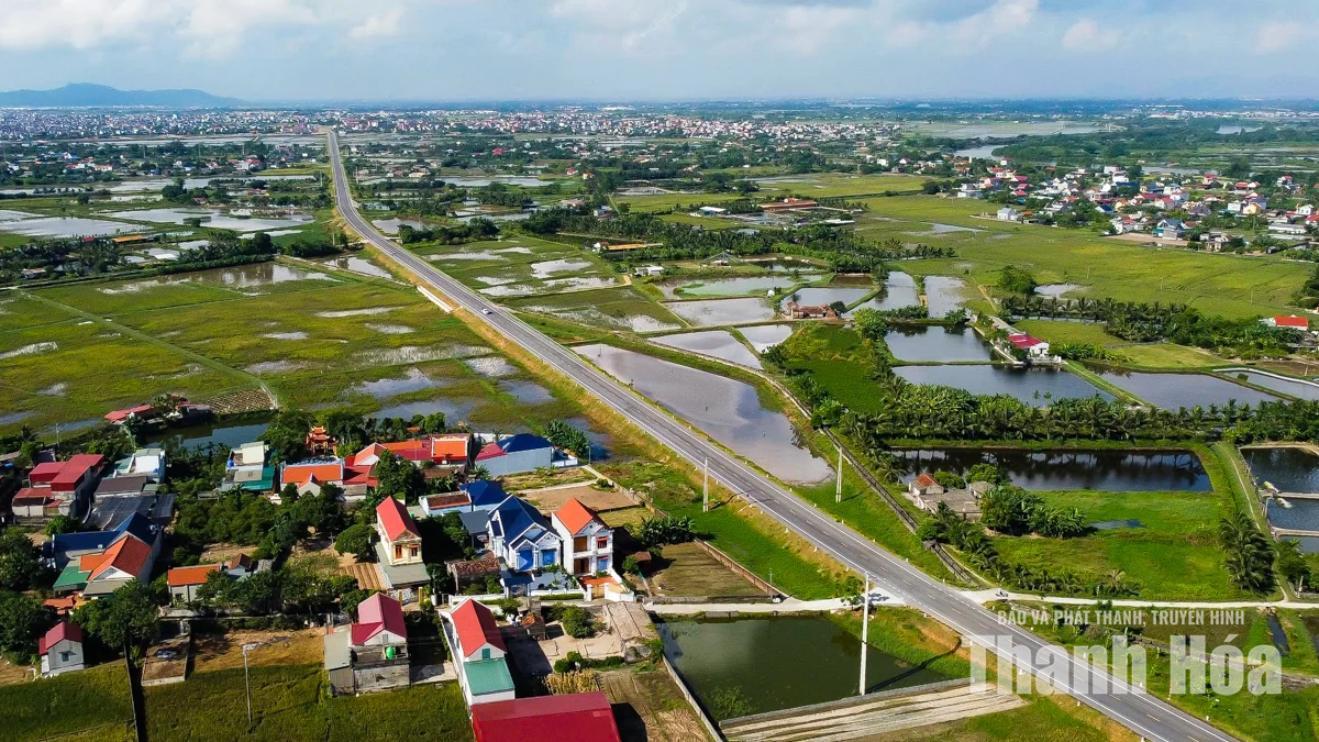 Cận cảnh tuyến đường ven biển gần 2.000 tỷ đồng trước ngày thông xe