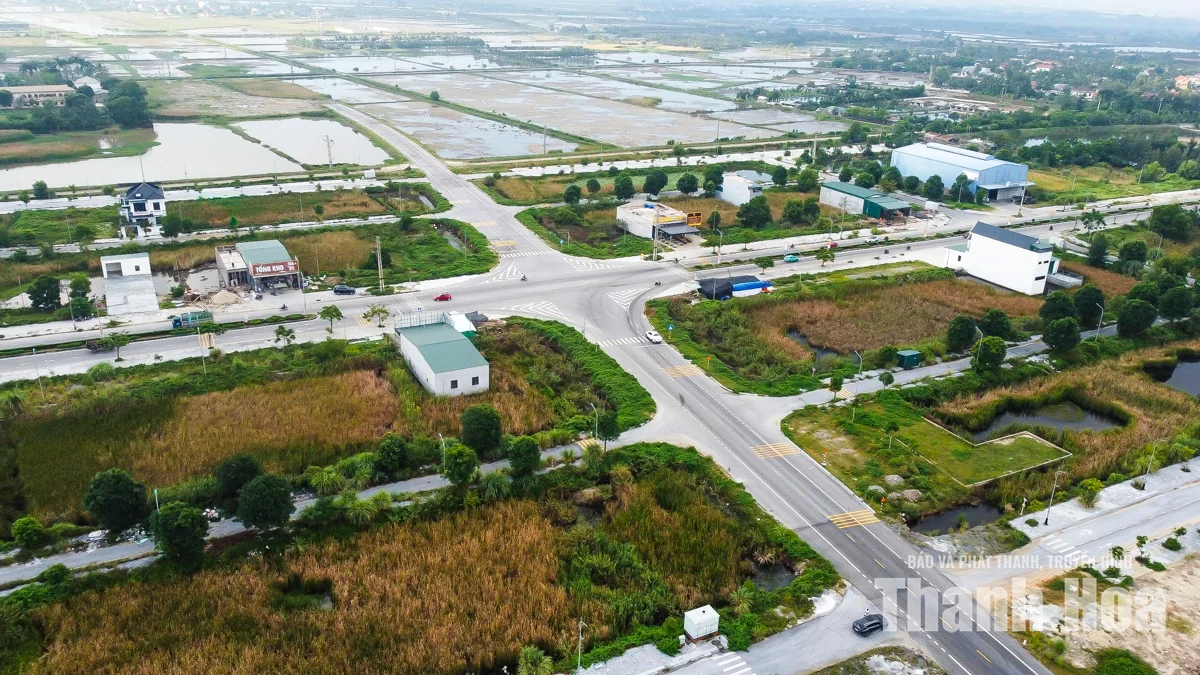 Cận cảnh tuyến đường ven biển gần 2.000 tỷ đồng trước ngày thông xe