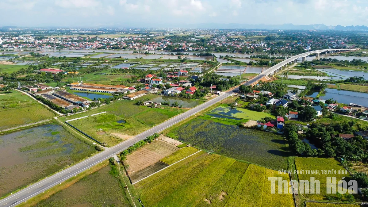 Cận cảnh tuyến đường ven biển gần 2.000 tỷ đồng trước ngày thông xe