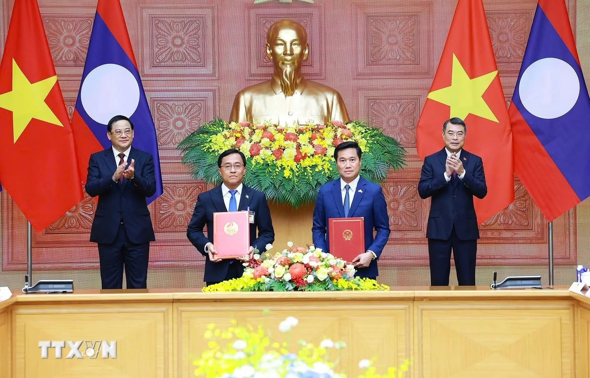 Chuyến thăm Lào của Thủ tướng Lê Minh Hưng: Tăng cường hơn nữa quan hệ gắn kết chiến lược