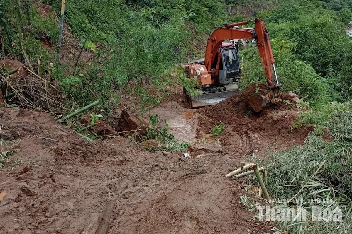 Hỗ trợ 6 tỷ đồng khắc phục sạt lở tuyến đường từ Mường Lát đi bản Chim