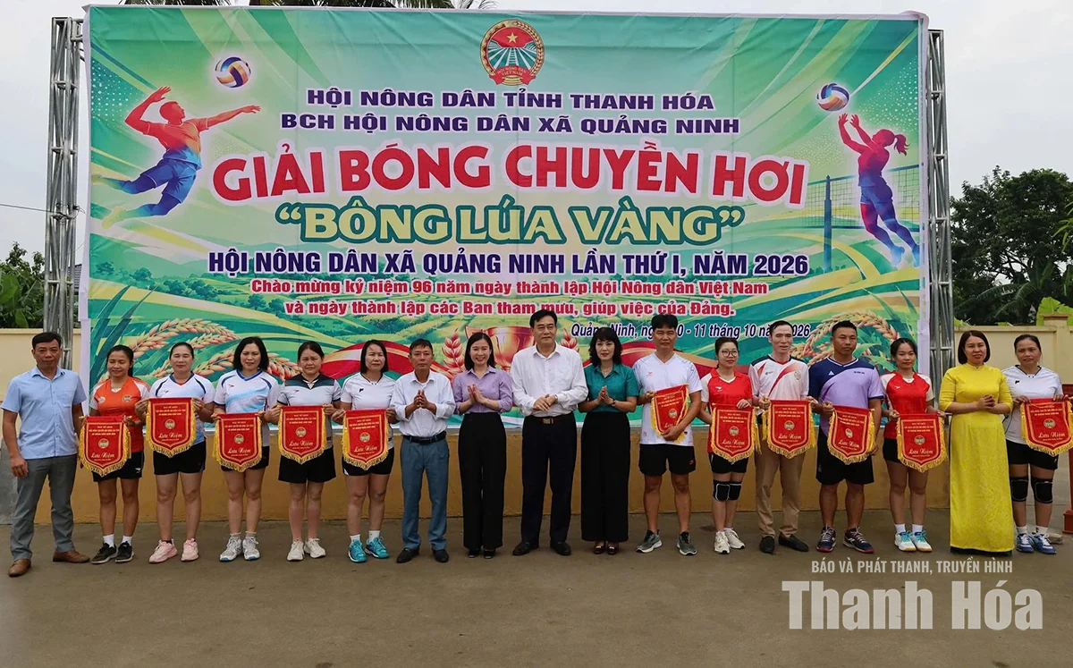 Giải bóng chuyền hơi “Bông lúa vàng” xã Quảng Ninh lần thứ I
