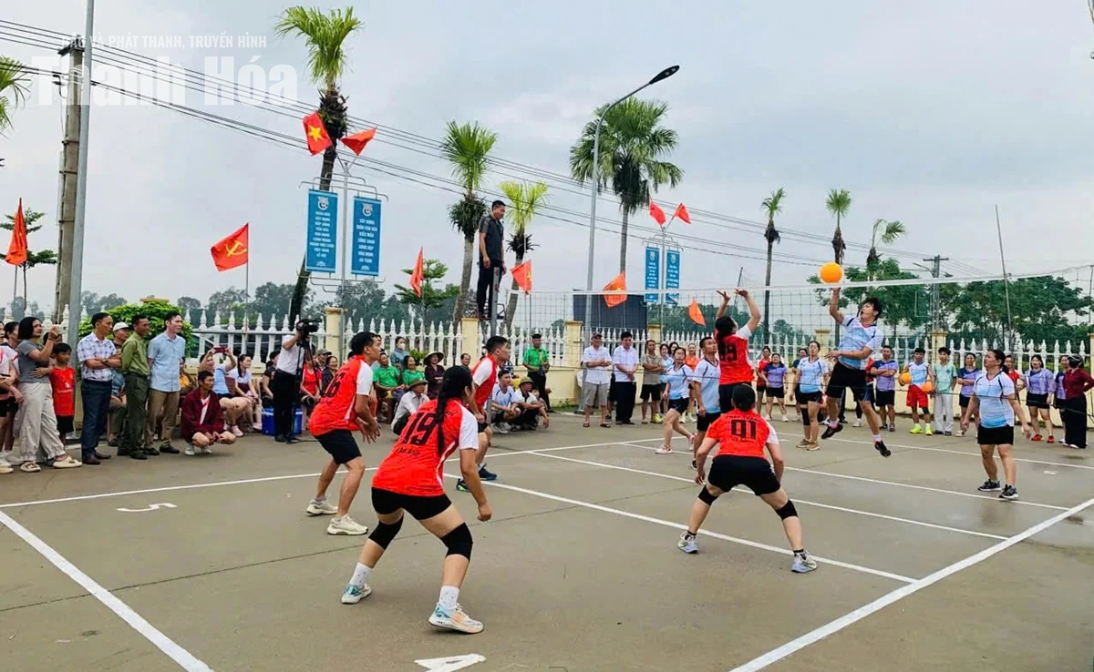Giải bóng chuyền hơi “Bông lúa vàng” xã Quảng Ninh lần thứ I