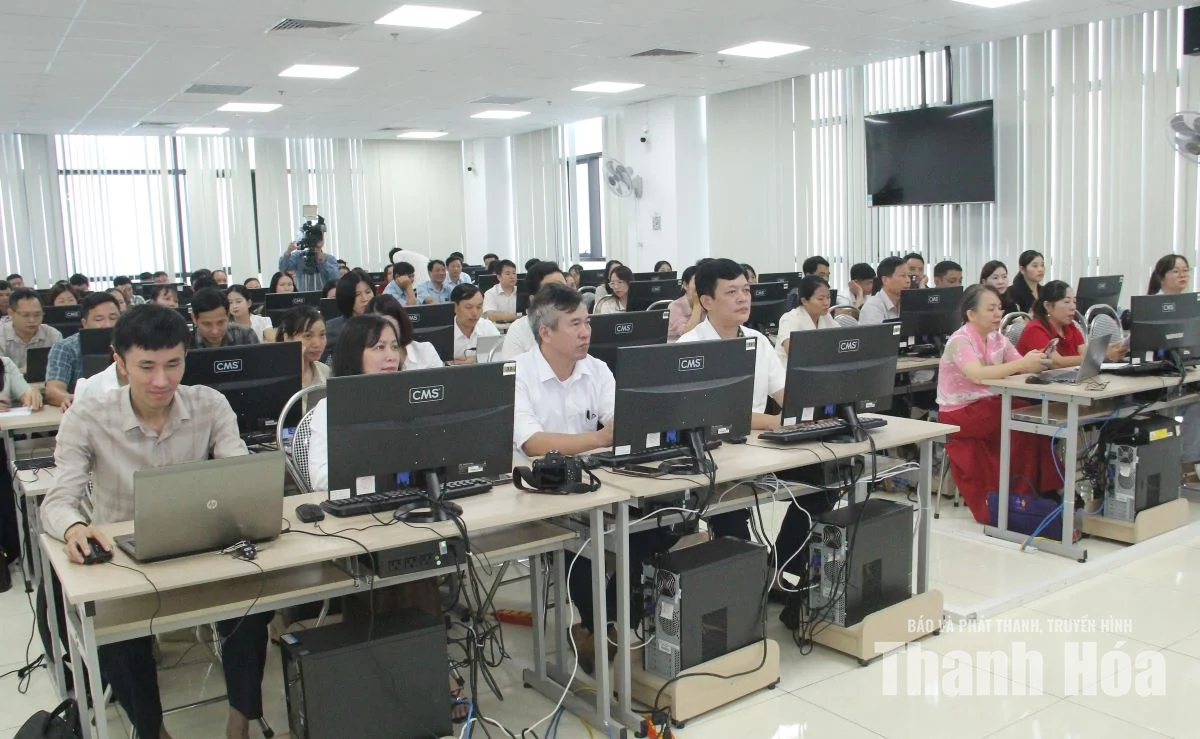 Nâng cao nghiệp vụ tiếp nhận, giải quyết hồ sơ thủ tục hành chính đặc thù lĩnh vực đất đai