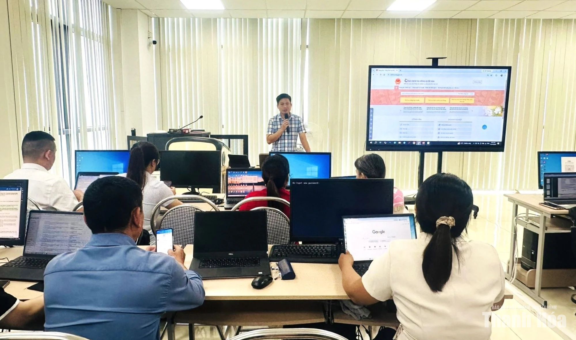 Nâng cao nghiệp vụ tiếp nhận, giải quyết hồ sơ thủ tục hành chính đặc thù lĩnh vực đất đai