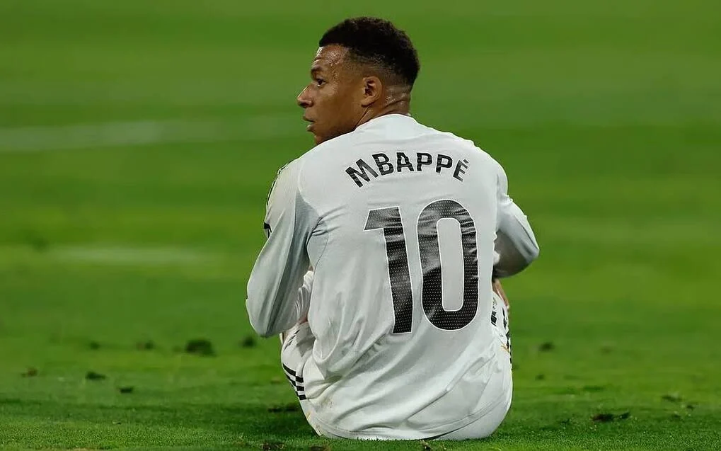 Đội tuyển Việt Nam vào thẳng vòng loại thứ hai World Cup 2030; Ronaldo chạm mốc 980 bàn thắng