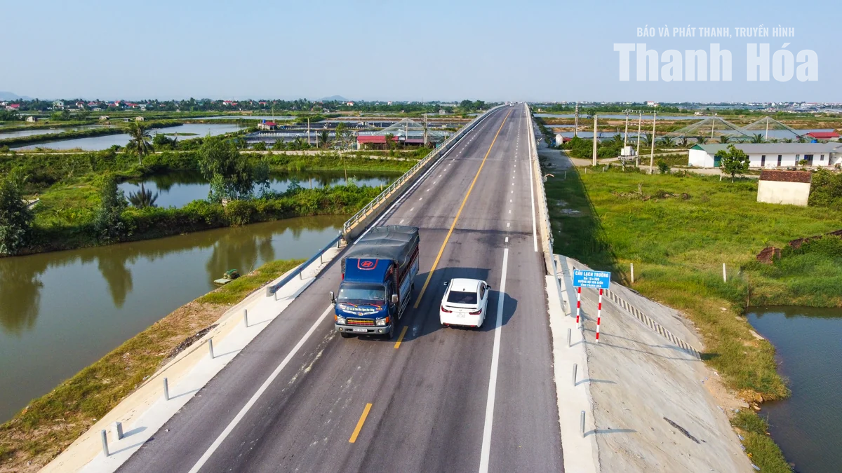Toàn cảnh cây cầu vượt dài nhất tuyến đường ven biển Thanh Hóa