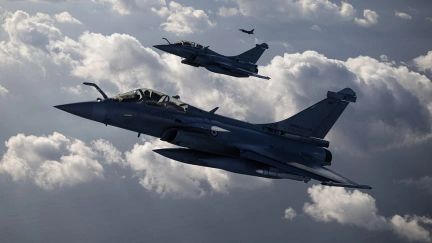 Pháp huấn luyện phi công Ukraine trên tiêm kích Rafale