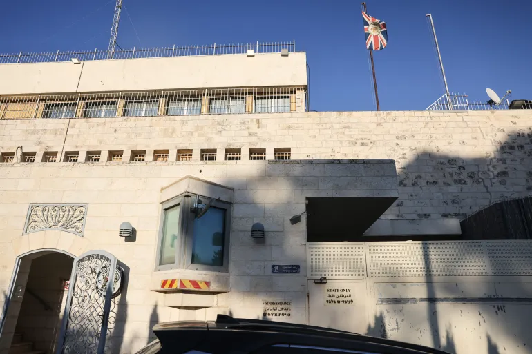 Israel đóng cửa Lãnh sự quán Anh tại Đông Jerusalem, London xem xét đáp trả