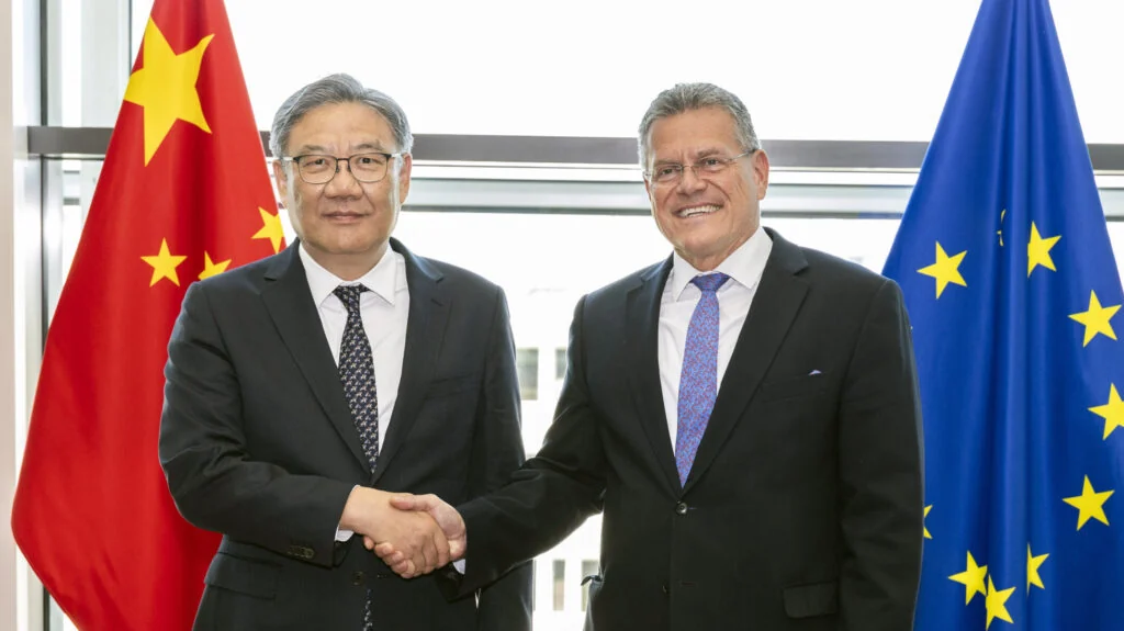 EU, Trung Quốc chuẩn bị đàm phán thương mại, Bắc Kinh cảnh báo Pháp và Đức