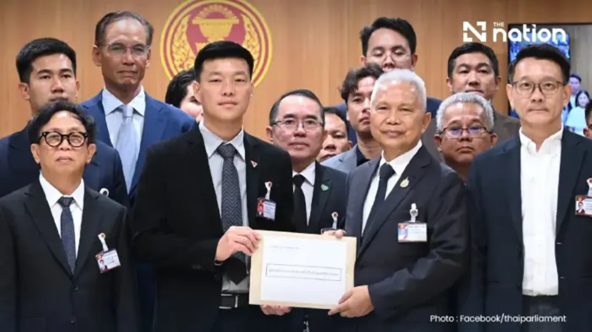 Thủ tướng Thái Lan đối mặt kiến nghị bất tín nhiệm