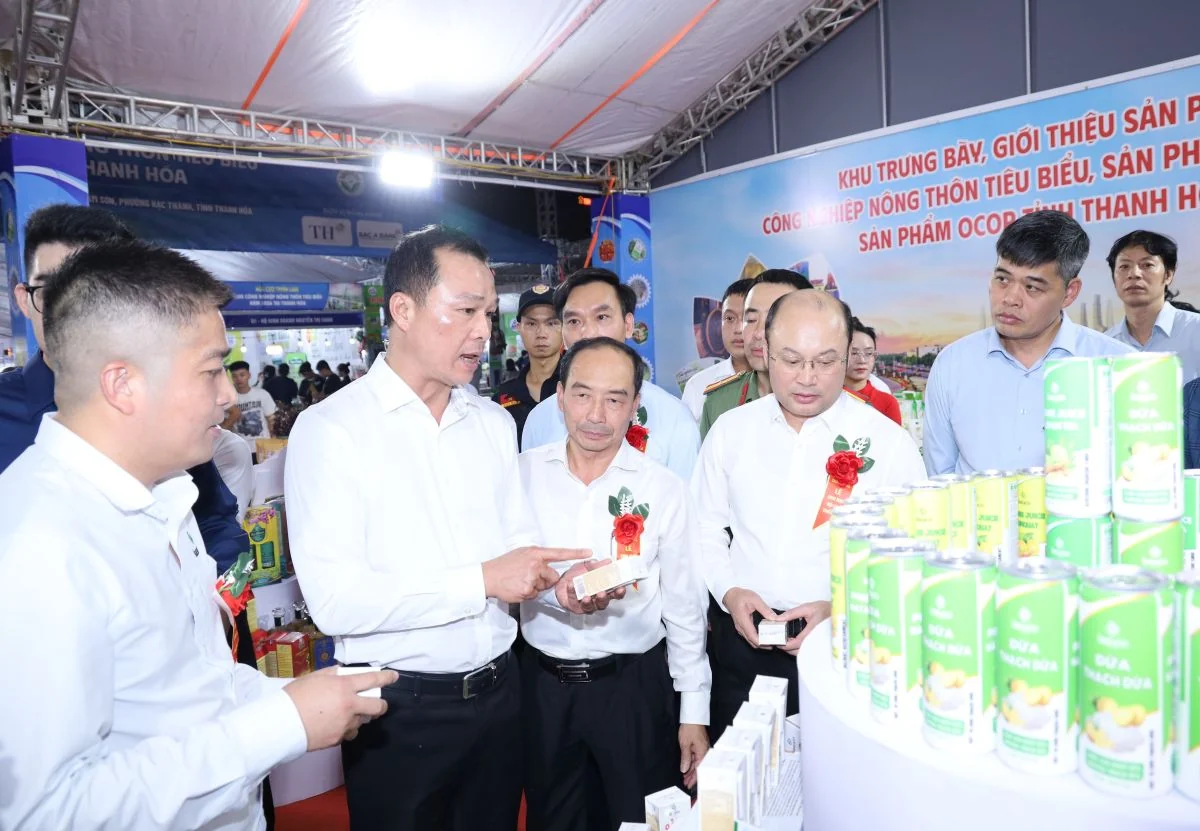 Khai mạc Hội chợ triển lãm hàng công nghiệp nông thôn tiêu biểu năm 2026