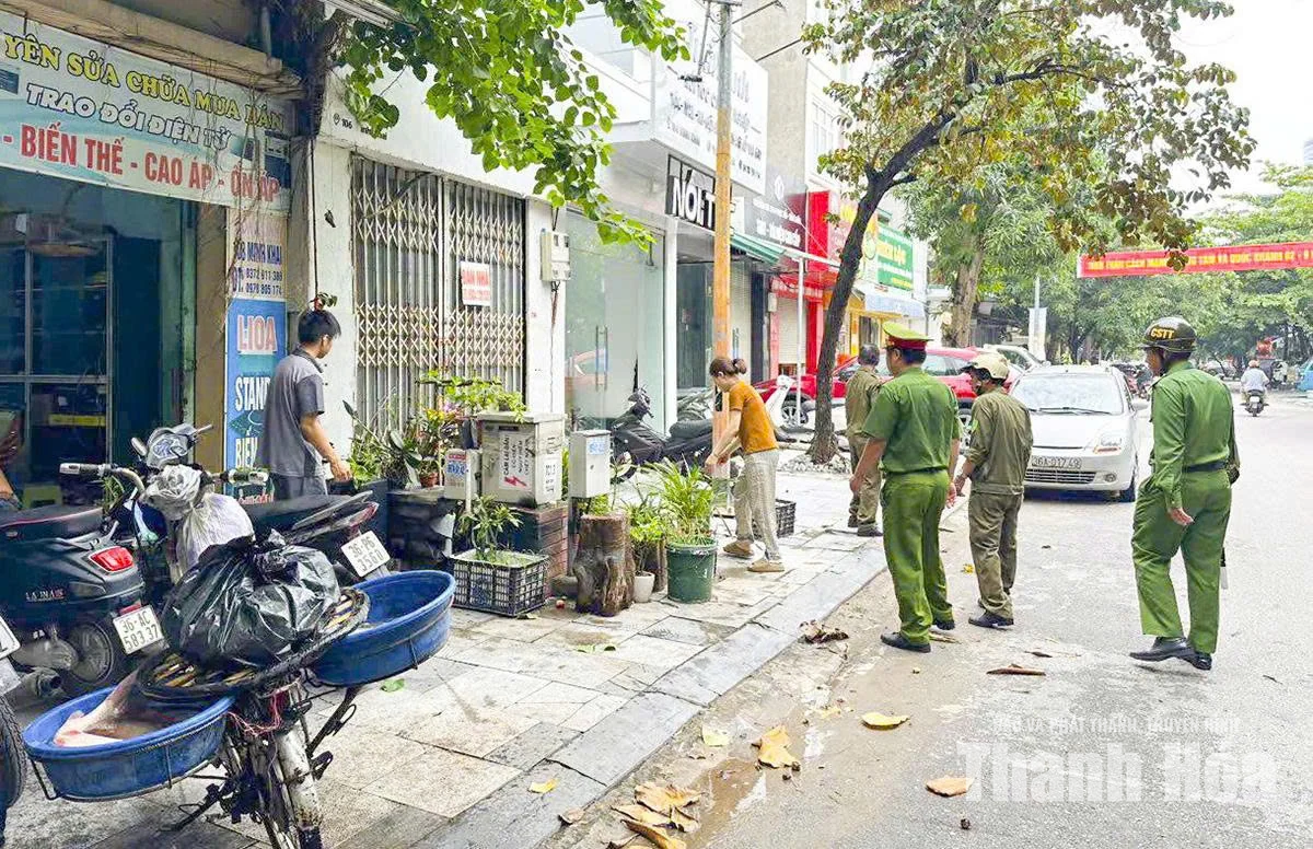 Chuyển biến rõ nét trong lập lại trật tự vỉa hè, hành lang ATGT