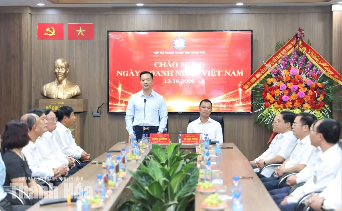 Chủ tịch UBND tỉnh Tô Anh Dũng chúc mừng các đơn vị nhân Ngày Doanh nhân Việt Nam 13/10