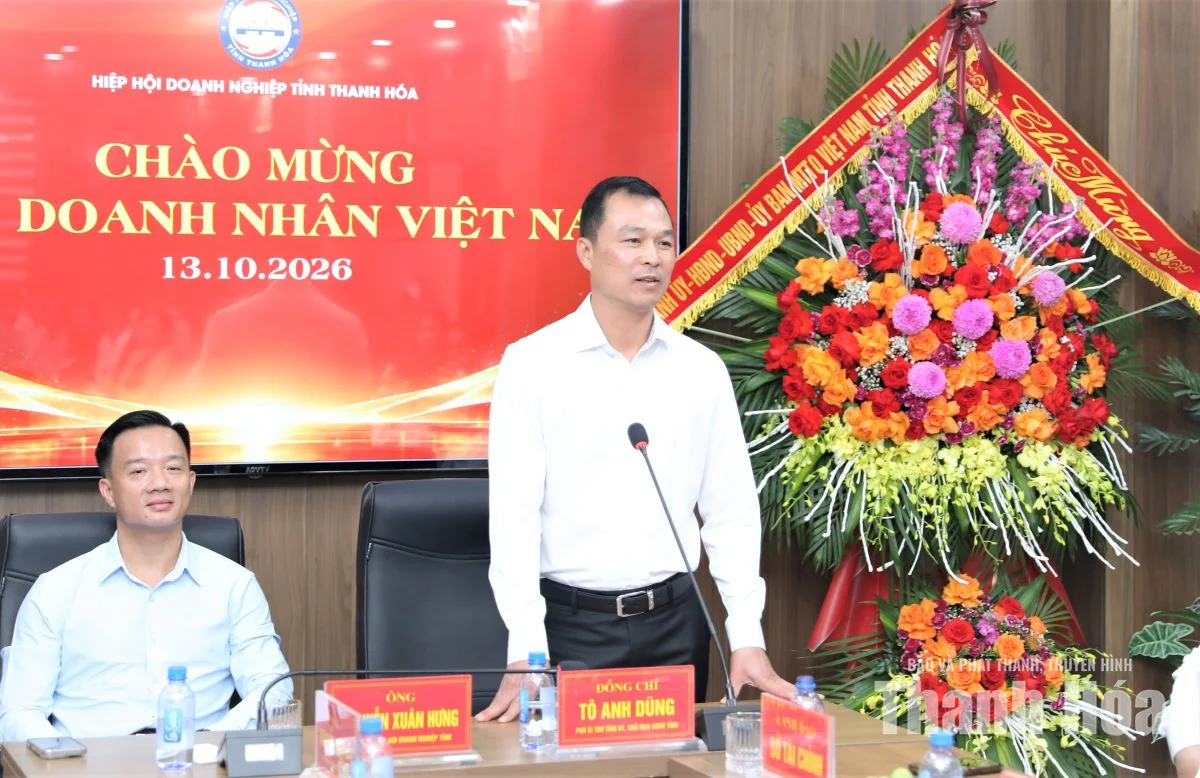 Chủ tịch UBND tỉnh Tô Anh Dũng chúc mừng các đơn vị nhân Ngày Doanh nhân Việt Nam 13/10