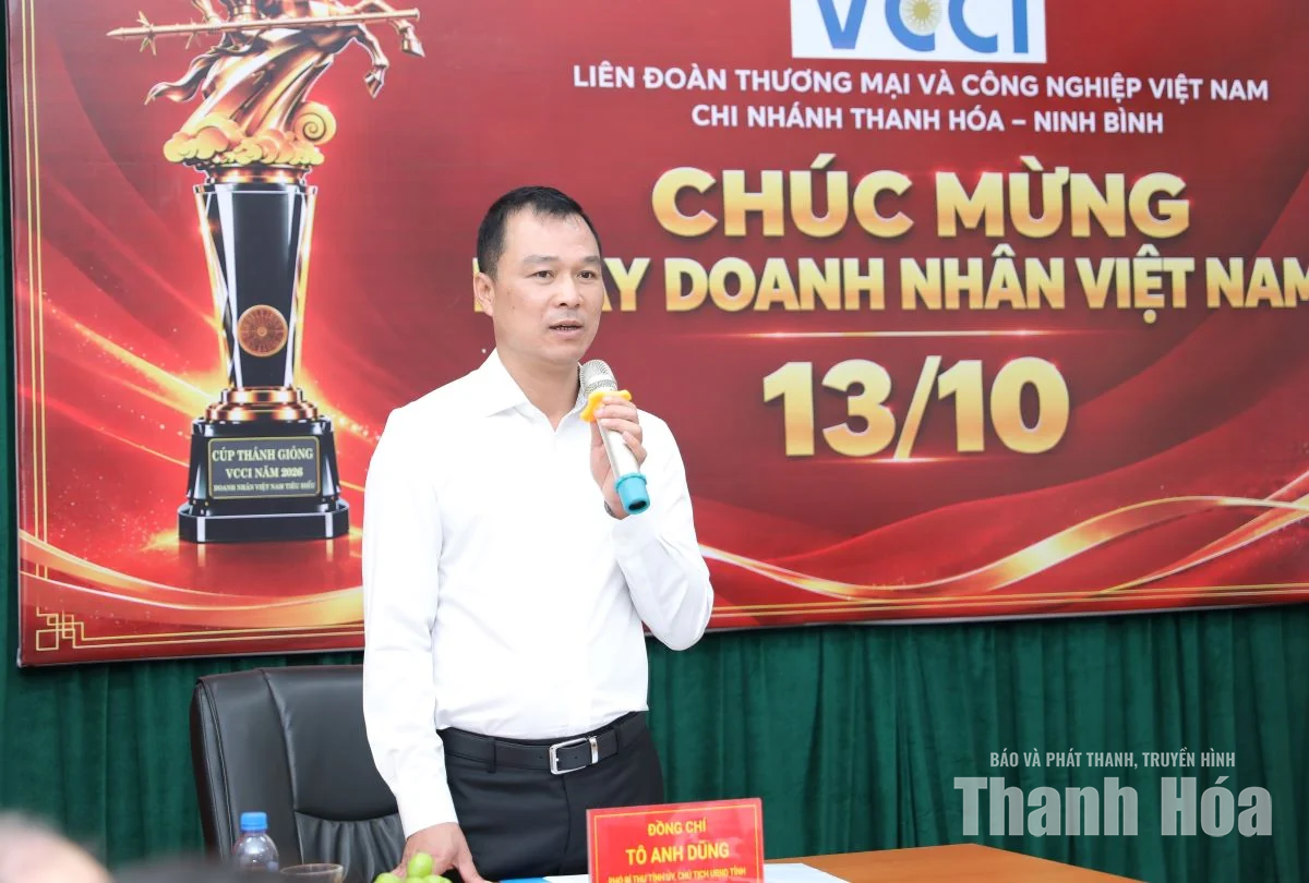 Chủ tịch UBND tỉnh Tô Anh Dũng chúc mừng các đơn vị nhân Ngày Doanh nhân Việt Nam 13/10