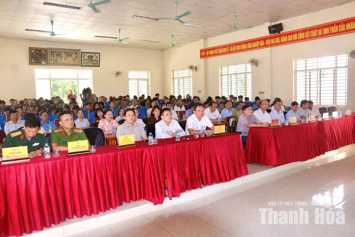 Ra mắt mô hình “Mỗi gia đình có 1 công dân số” tại xã Đồng Tiến