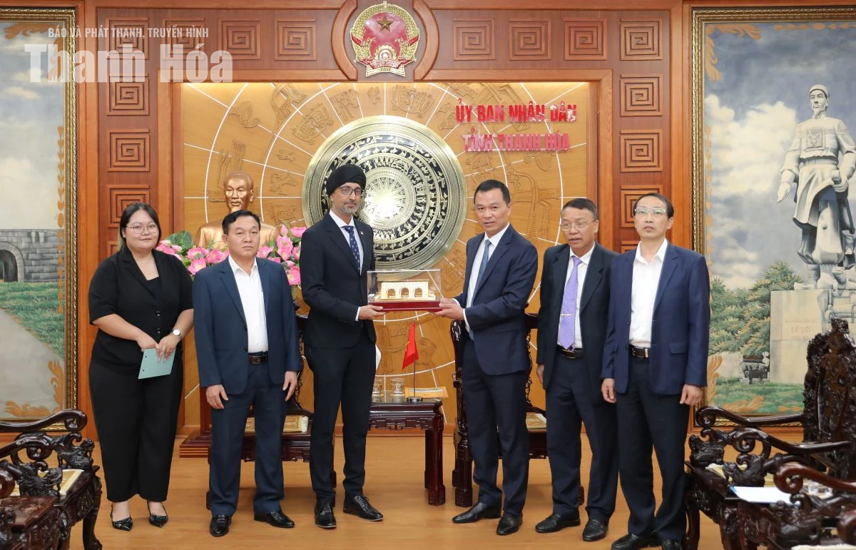 Chủ tịch UBND tỉnh Tô Anh Dũng tiếp xã giao Đại sứ Đặc mệnh toàn quyền Singapore tại Việt Nam