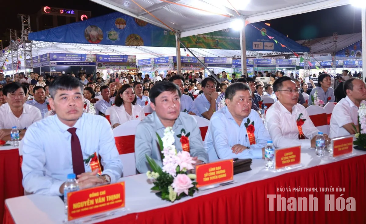 Khai mạc Hội chợ triển lãm hàng công nghiệp nông thôn tiêu biểu năm 2026