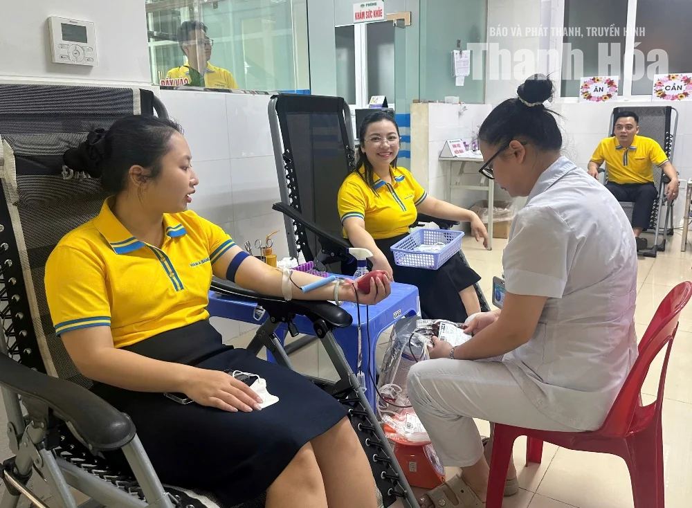 Cán bộ, nhân viên Ngân hàng Nam Á tham gia hiến máu tình nguyện