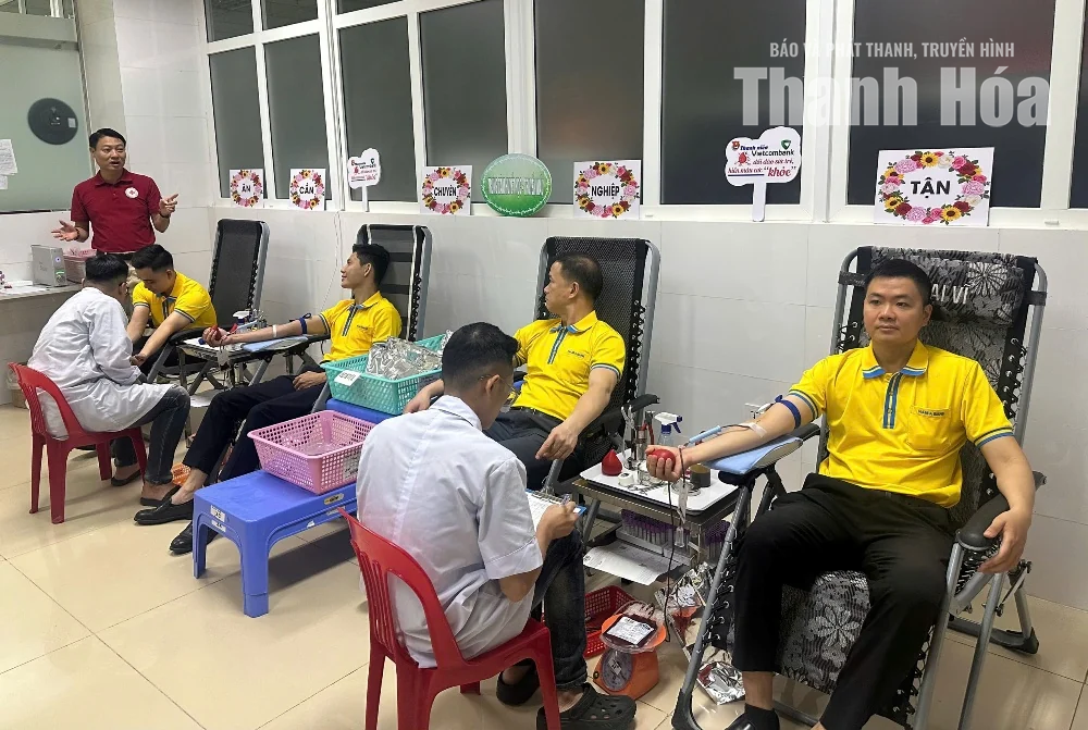 Cán bộ, nhân viên Ngân hàng Nam Á tham gia hiến máu tình nguyện