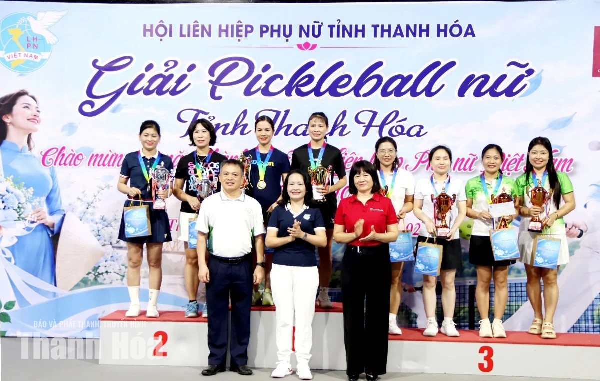 Giải pickleball chào mừng&nbsp;Ngày Phụ nữ Việt Nam 20/10